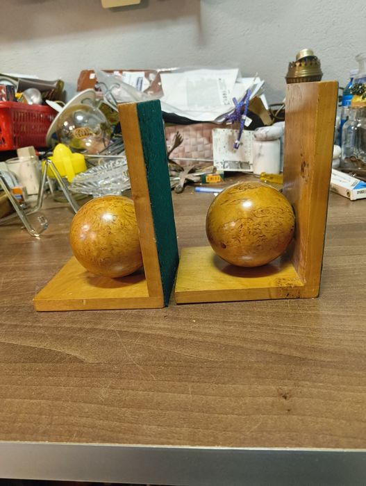 Podpórki do książek kule