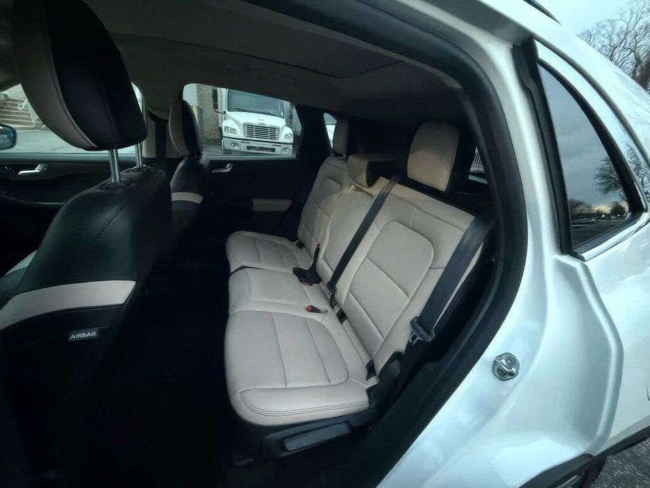 Ford Escape Hybrid Titanium      2020