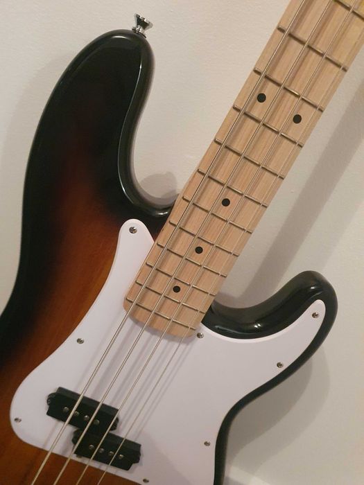 Gitara basowa Squaier