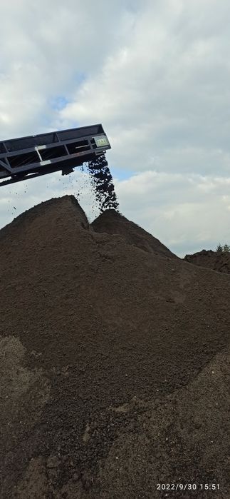 Ziemia czarnoziem piasek żwir  gruz kruszywa drogowe