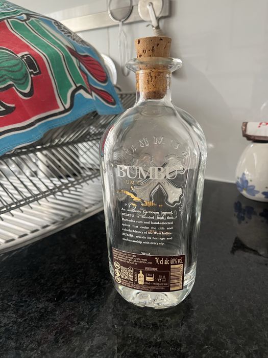 Bumbu - garrafa rum (vazia) transparente