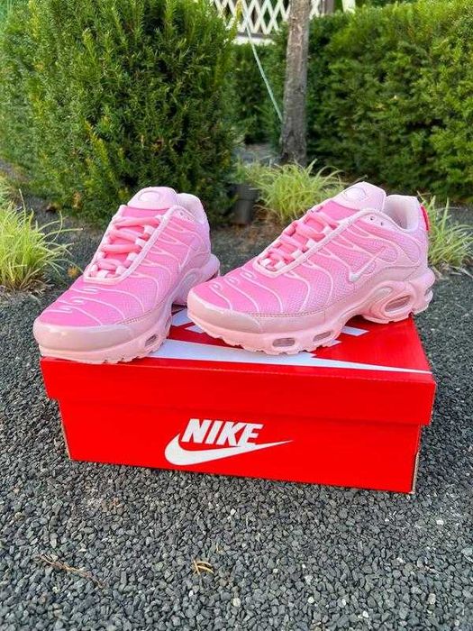 Кроссовки Женские Nike Air Max Plus TN Ultra Pink/Жіночі Кросівки