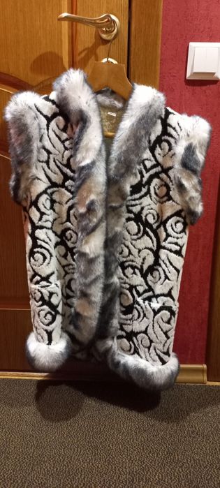 Безрукавка з натуральної овечої вовни