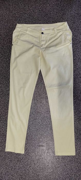 17. Żółte elastyczne spodnie damskie