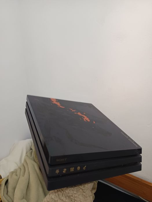 Playstation 4 Pro versão limitada Monster Hunter