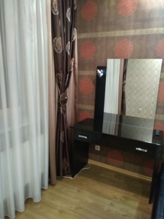 Поділля, 2-кім. квартира з окремими кімнатами на першому поверсі.