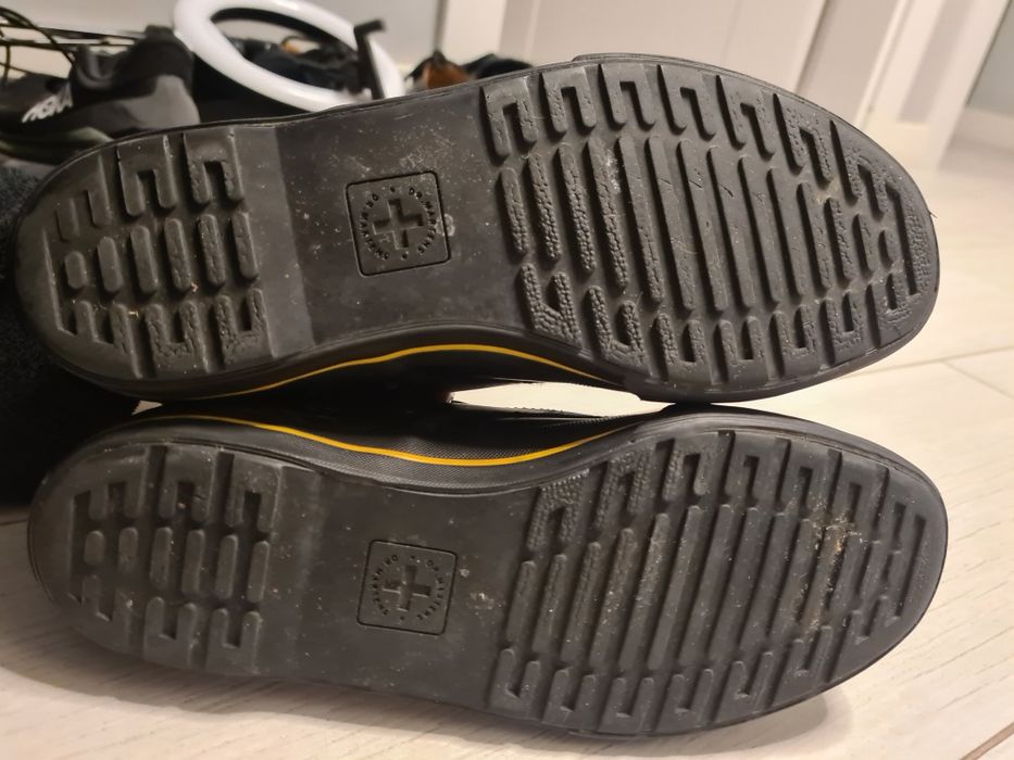 Dr. Martens eason canvas