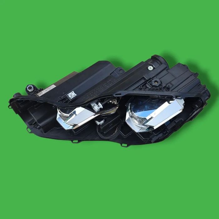 OBUDOWA PUSZKA LAMPA REFLEKTOR LEWY PRZÓD SKODA SUPERB IV MATRIX 3p2941015b