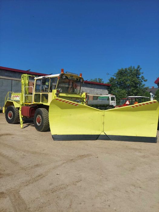 Pług śnieżny samojezdny /spycharka