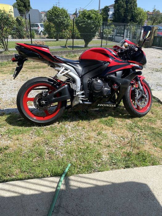 Honda CBR 600RR (como nova)
