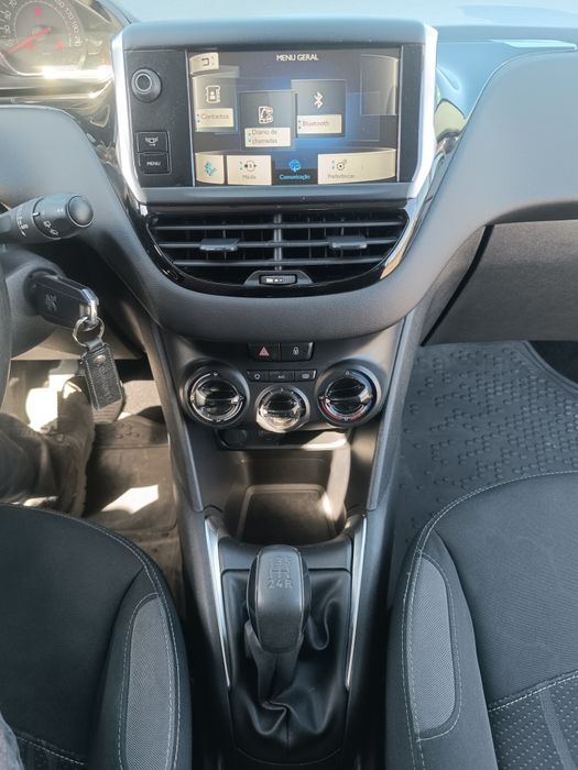 Peugeot 208 1.2 pluetech COMO NOVO