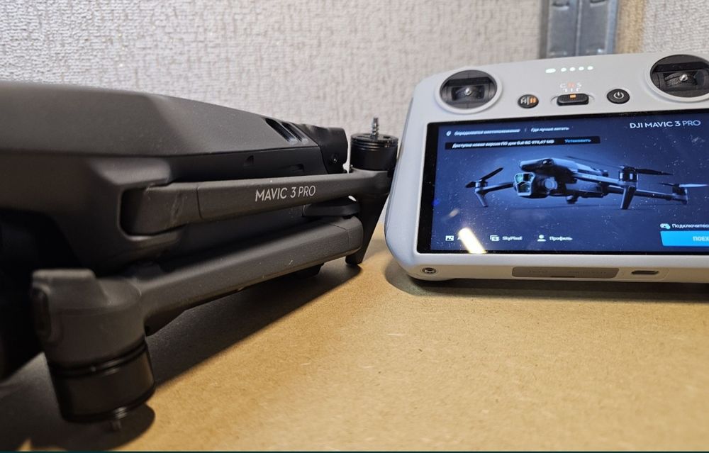 Квадрокоптер, дрон DJI Mavic 3 Pro + АКБ + пульт (без налета)