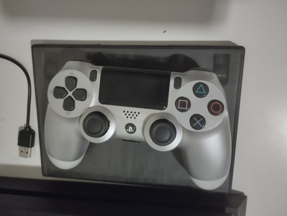PlayStation 4 500Gb c/ comando