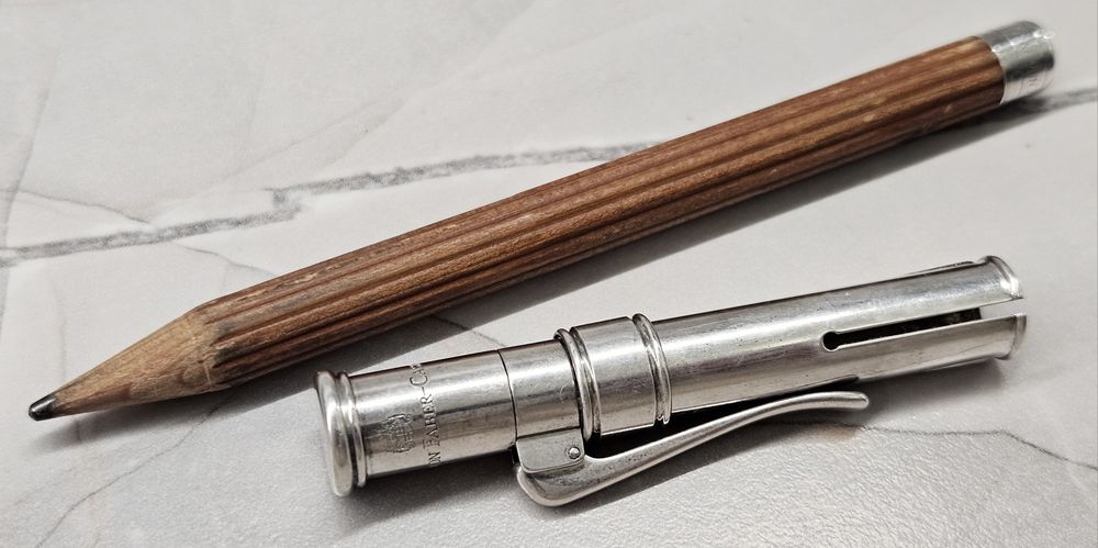 Ołówek Graf von Faber-Castell (srebrna skuwka)