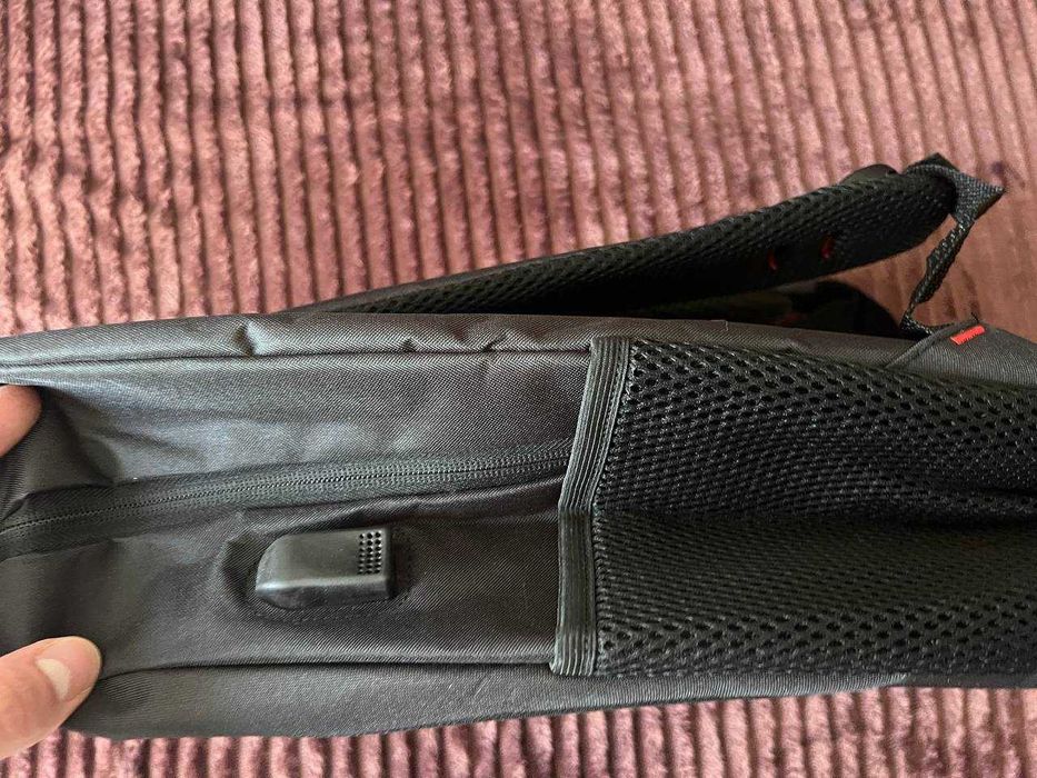Компактний рюкзак sling bag з USB виходом