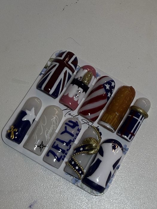 press on nails tipsy