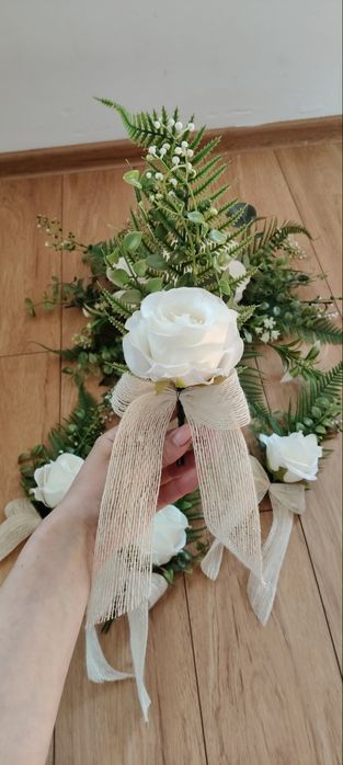 Dekoracja na samochód ślubny