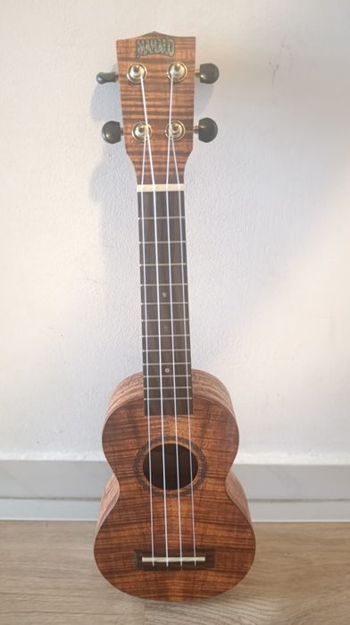 Ukulele com saco+cordas+palheta