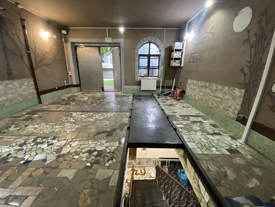 9 ст Б.Фонтана дом с бассейном