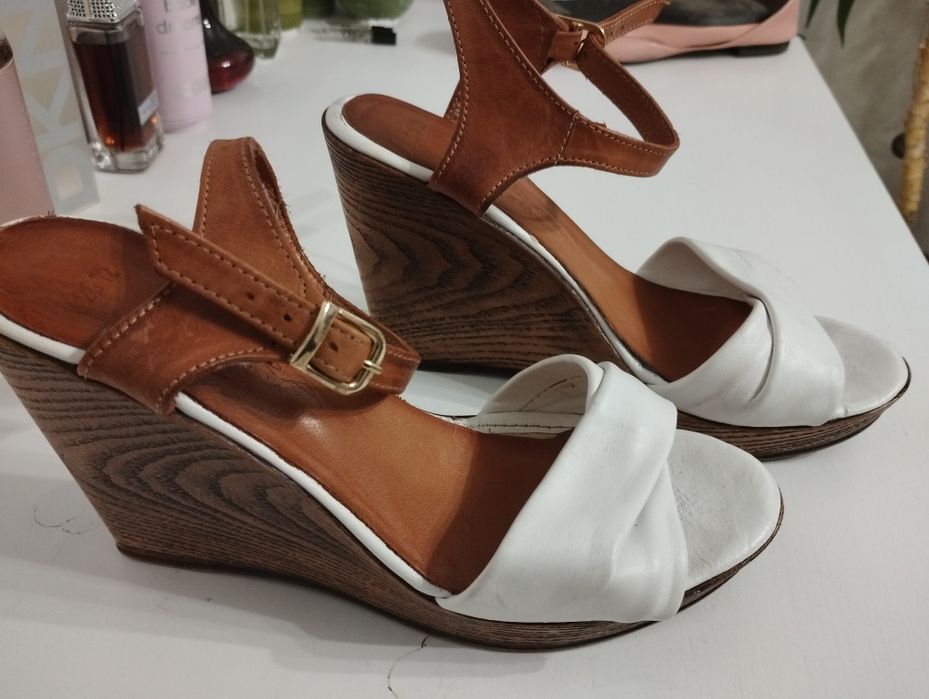 Босоножки женские кожаные