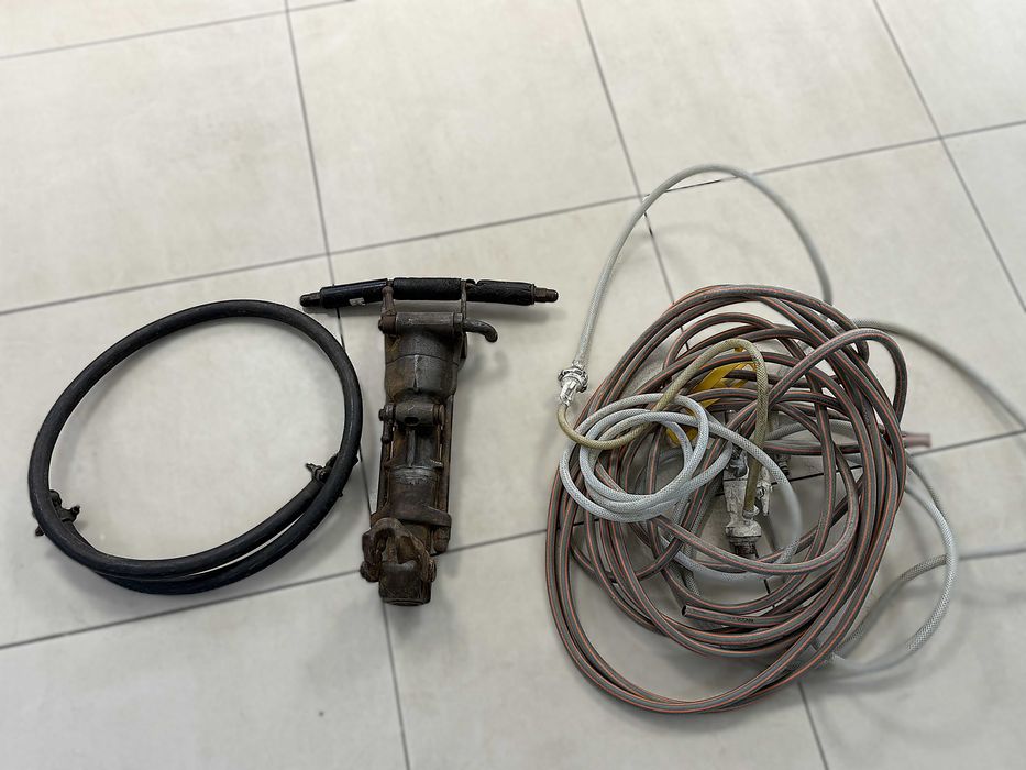 Używany młot wyburzeniowy Atlas Copco+ akcesoria