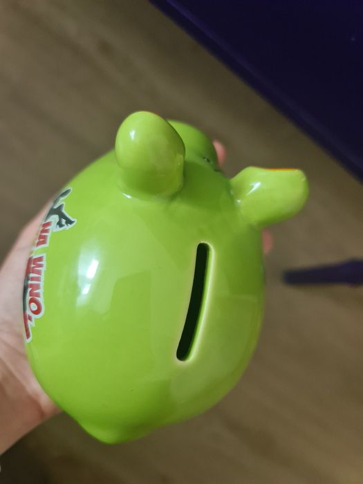 Świnka skarbonka na wino, kobitki i co ino