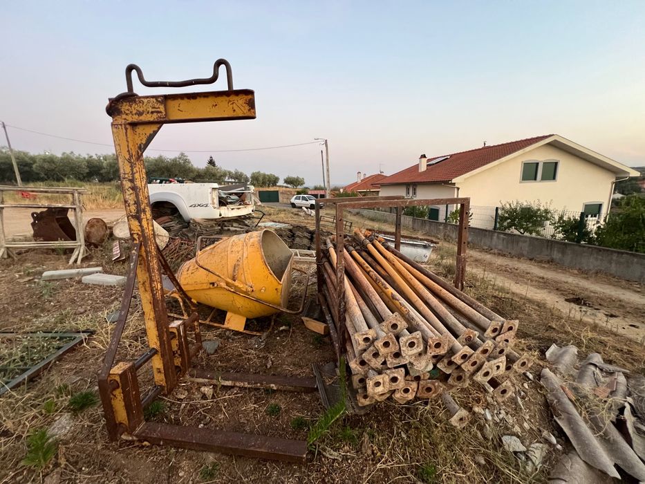 Pallet rack, concrete bucket, and braces64285002039811121