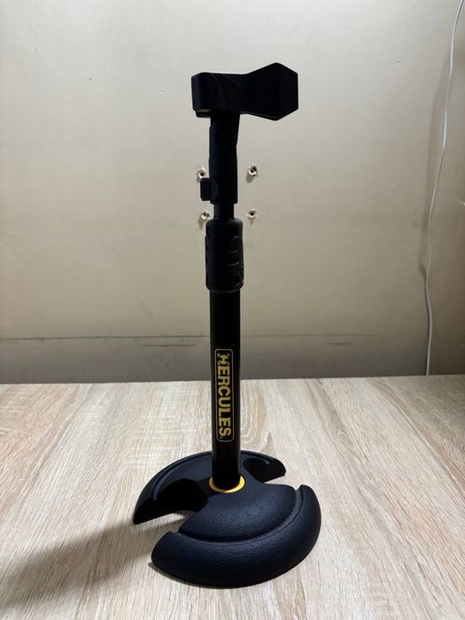 Мікрофон та стійка