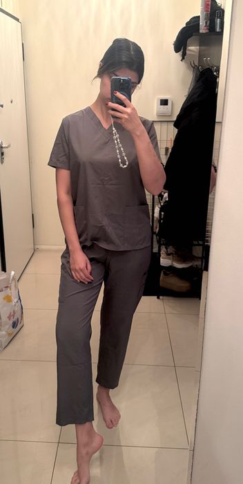 Szary scrubs medyczny M