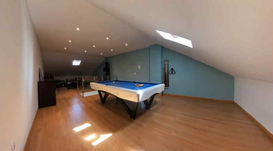 Apartamento t3 duplex em bom estado .