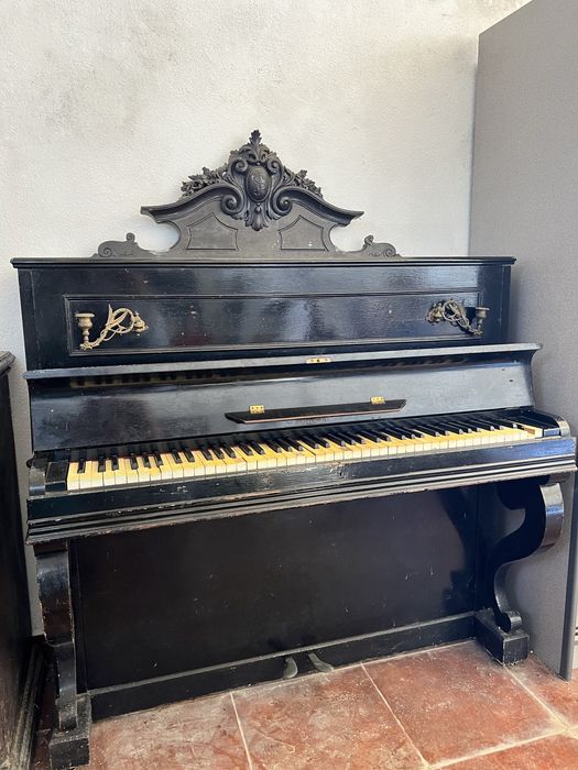 Piano vertical antigo A. Dumas Fils & Cie – Para restauro