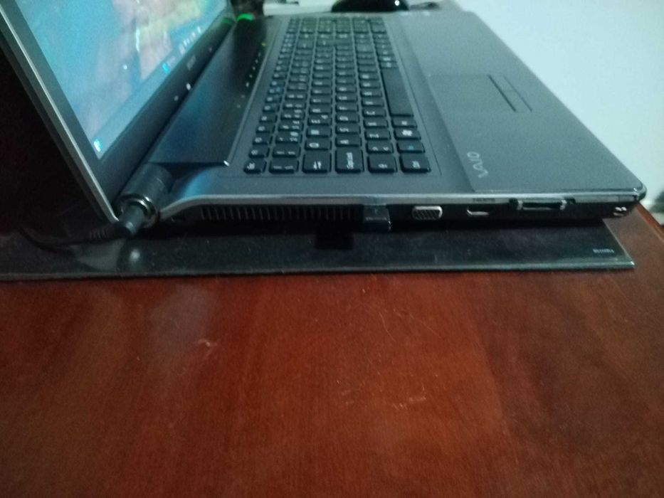 Sony VAIO AW31M/H – 18.4” | 8GB RAM | SSD 256GB | Extras incluídos