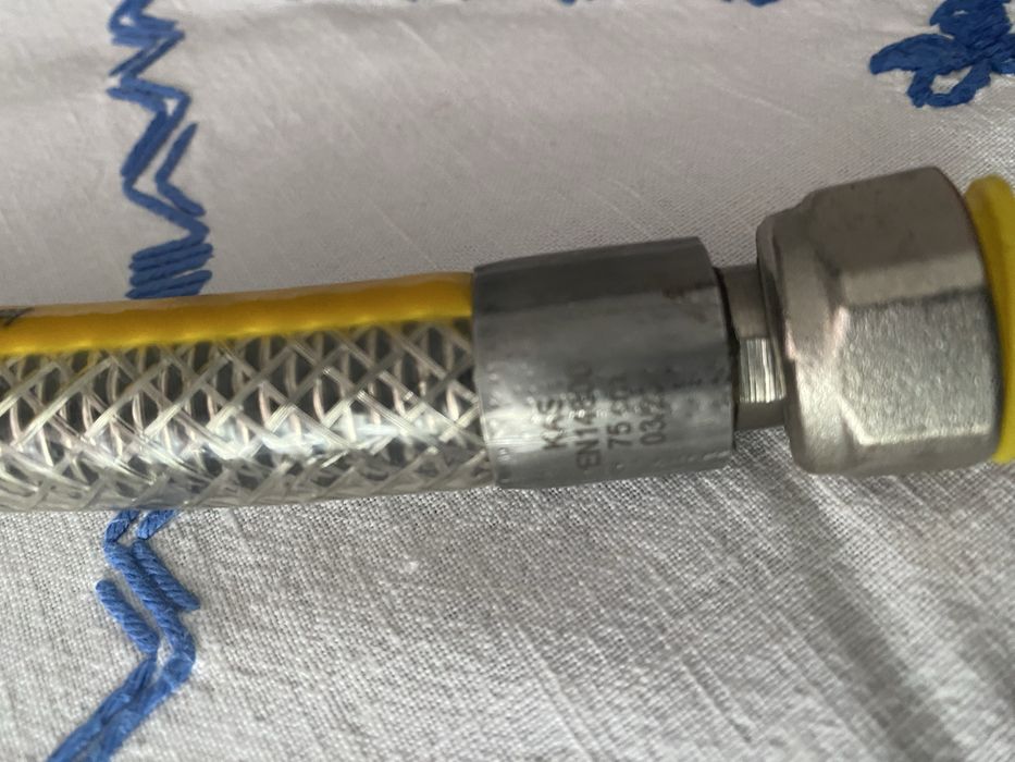 Przewód, wąż do kuchenki gazowej. L -75 cm. Jak nowy.