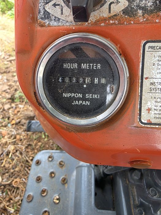 Trator Kubota B7100 4x4