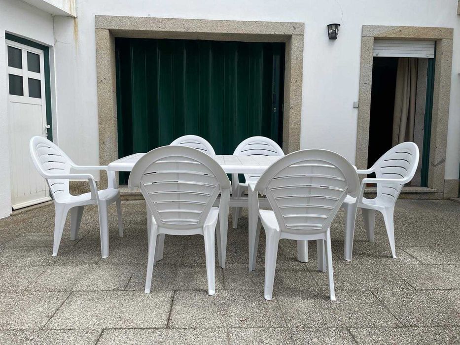 Conjunto de mesa e 6 cadeiras em plástico branco – ideal para exterior