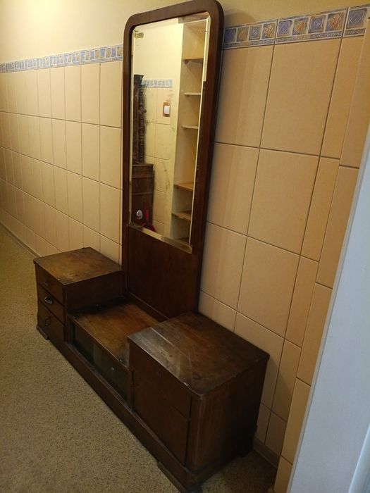 Toaletka z lustrem