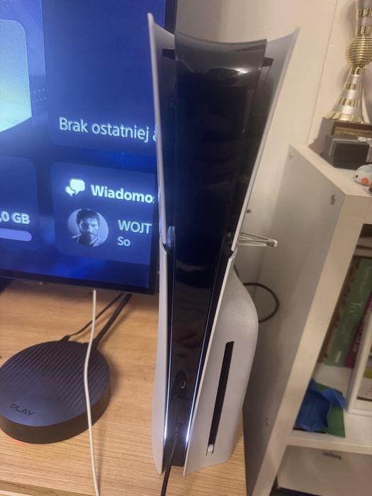 Konsola ps5 slim z napedem +2 pady+gra asyro bot