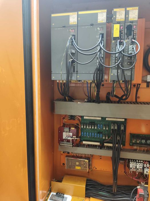CNC VERTICAL - Centro de maquinação Leadwell 1300