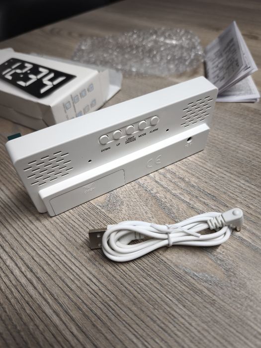 Despertador Digital LED Ecrã Espelhado - Novo na Caixa - Design Modern