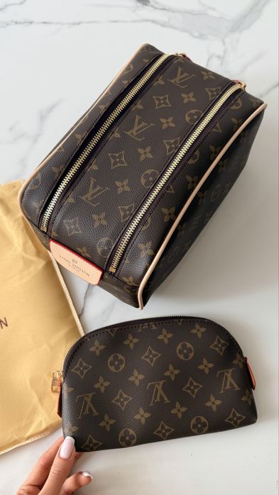 Велика косметичка в стилі відомого бренду