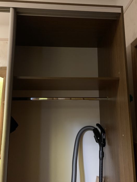 Продається  шафа купе з розсувними дверями .