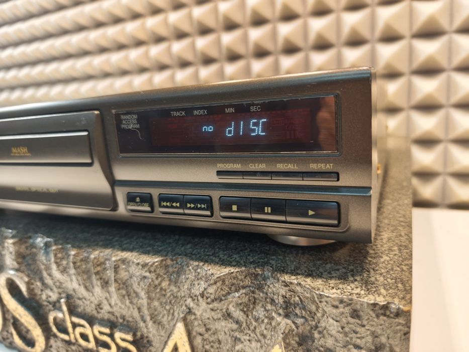 Odtwarzacz CD Technics SL PG 390