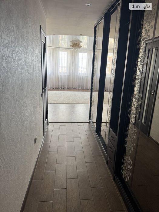 Продаж 3к квартири 98 кв. м на вул. Тролейбусна