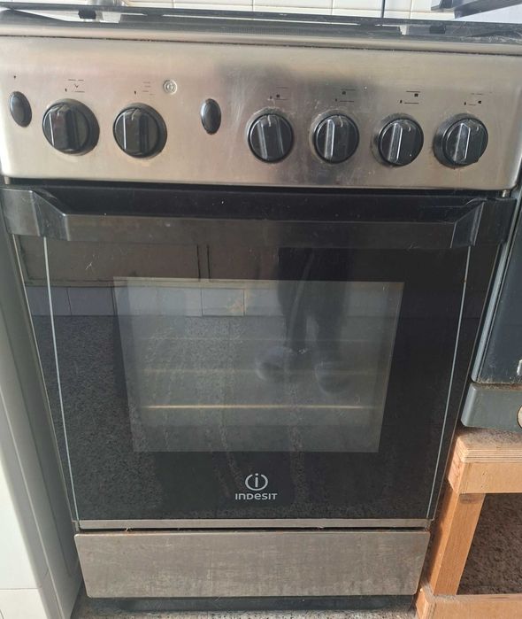 Forno e Fogão quase novo em Olivais