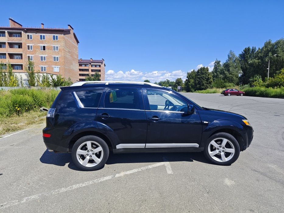 Mitsubishi Outlander 2 / 4x4 / 7 місць /