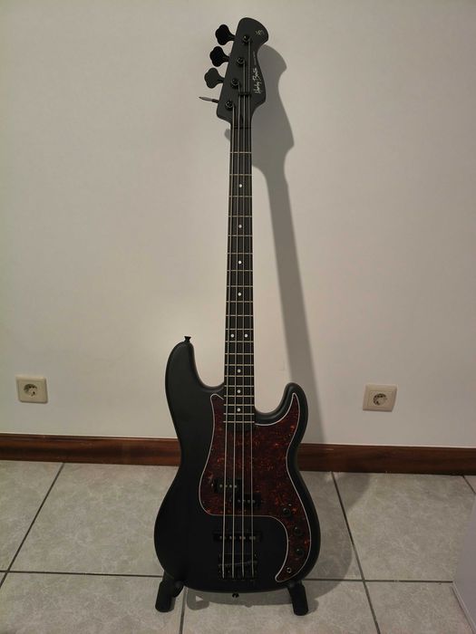 Contra Baixo Harley Benton PJ-4 SBK Deluxe Series quase novo pouco uso