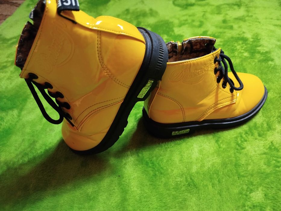 Осіннє утеплене взуття