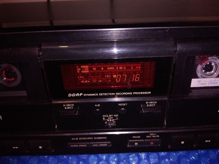 JVC Auto-Reverse Dual-Cassette Deck64284461686657122