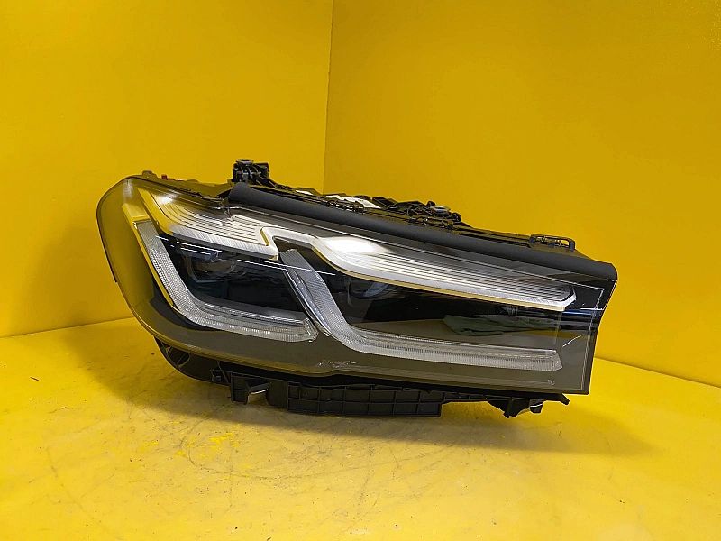 Lampa Prawa BMW 5 G30 G31 LED 5A388C8-03
