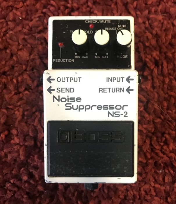 Pedais e Material de Estúdio